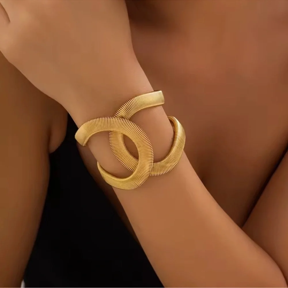 Vintage Gold Twisted Elegant Bracelet